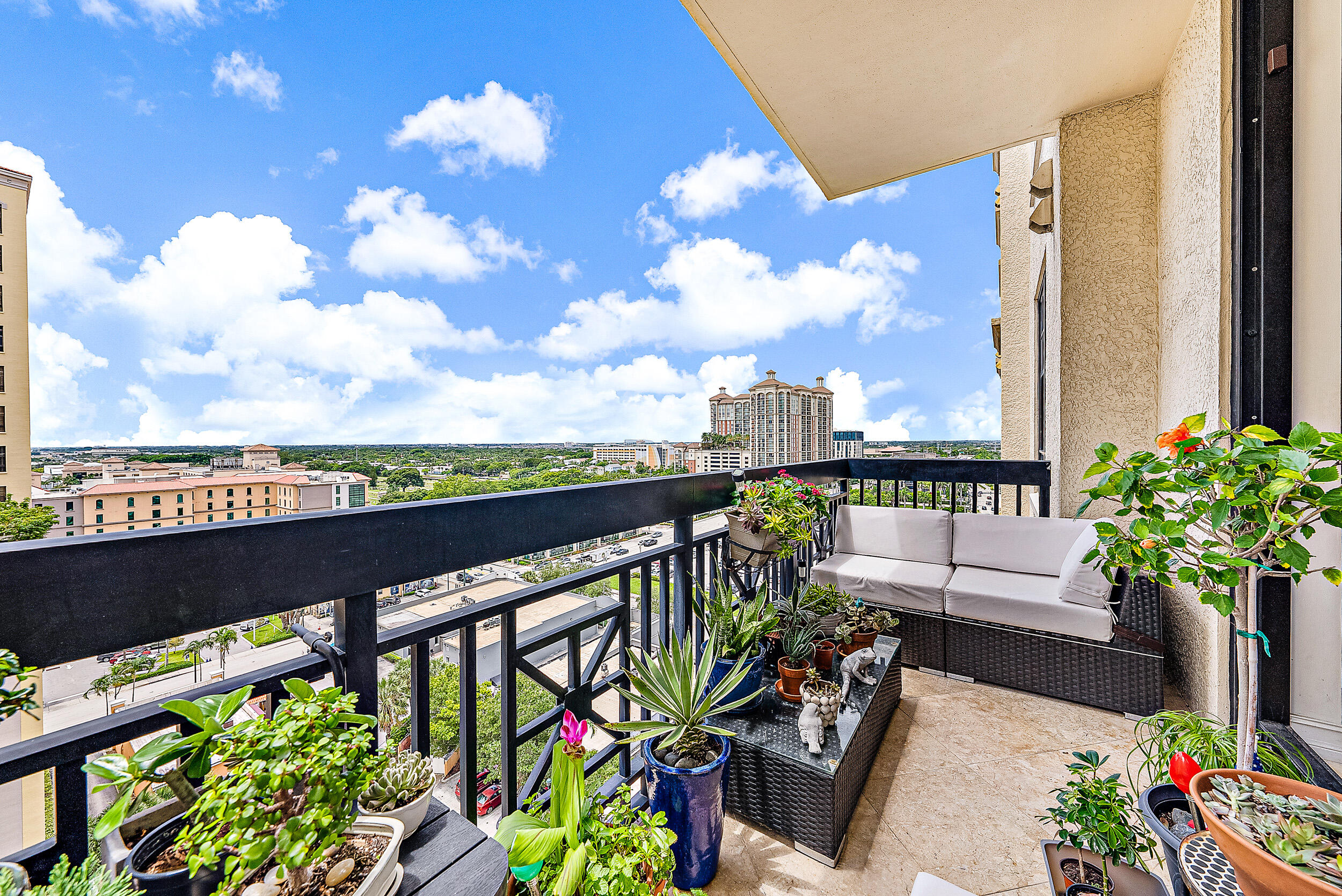 701 S Olive Avenue 802