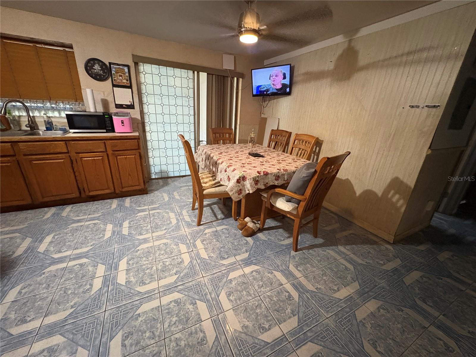 6513 RUNNINGWOODS DR