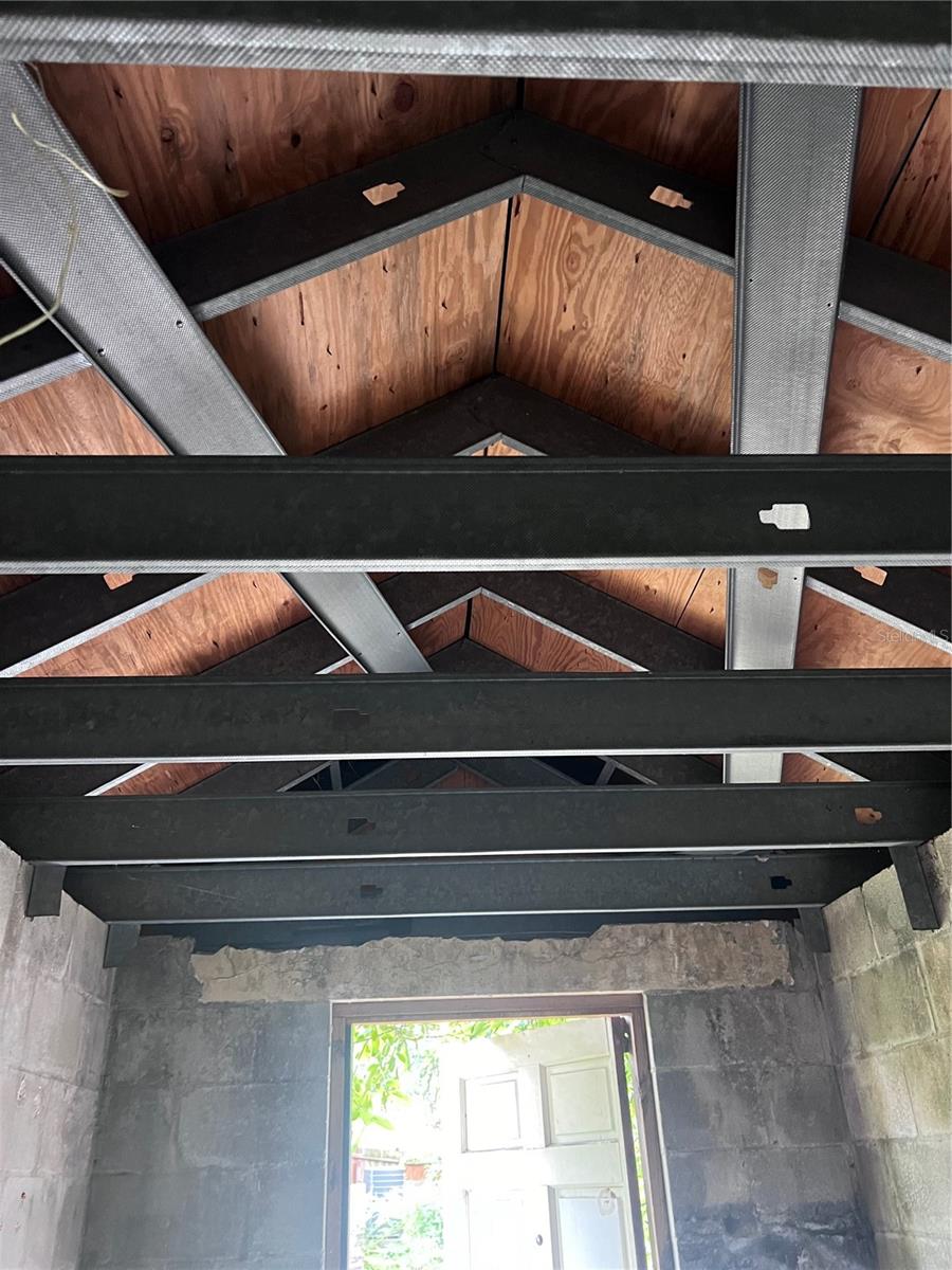 6513 RUNNINGWOODS DR