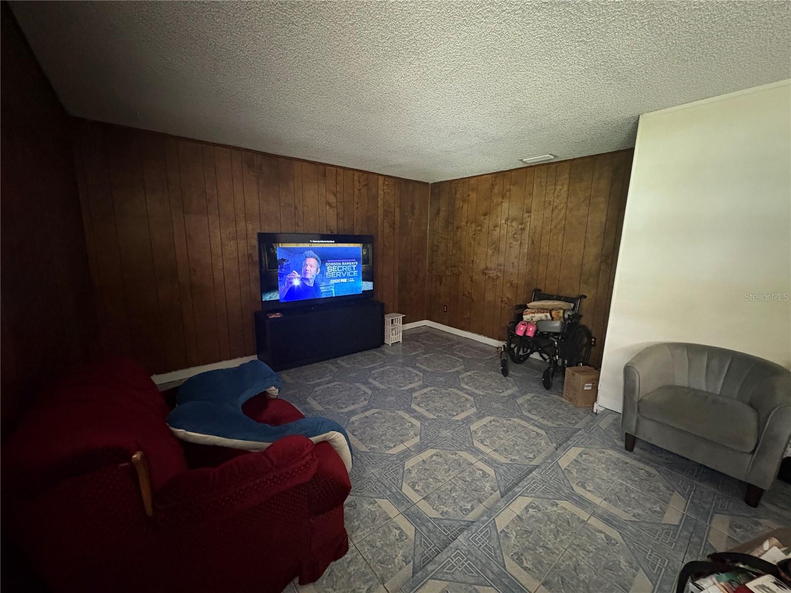 6513 RUNNINGWOODS DR