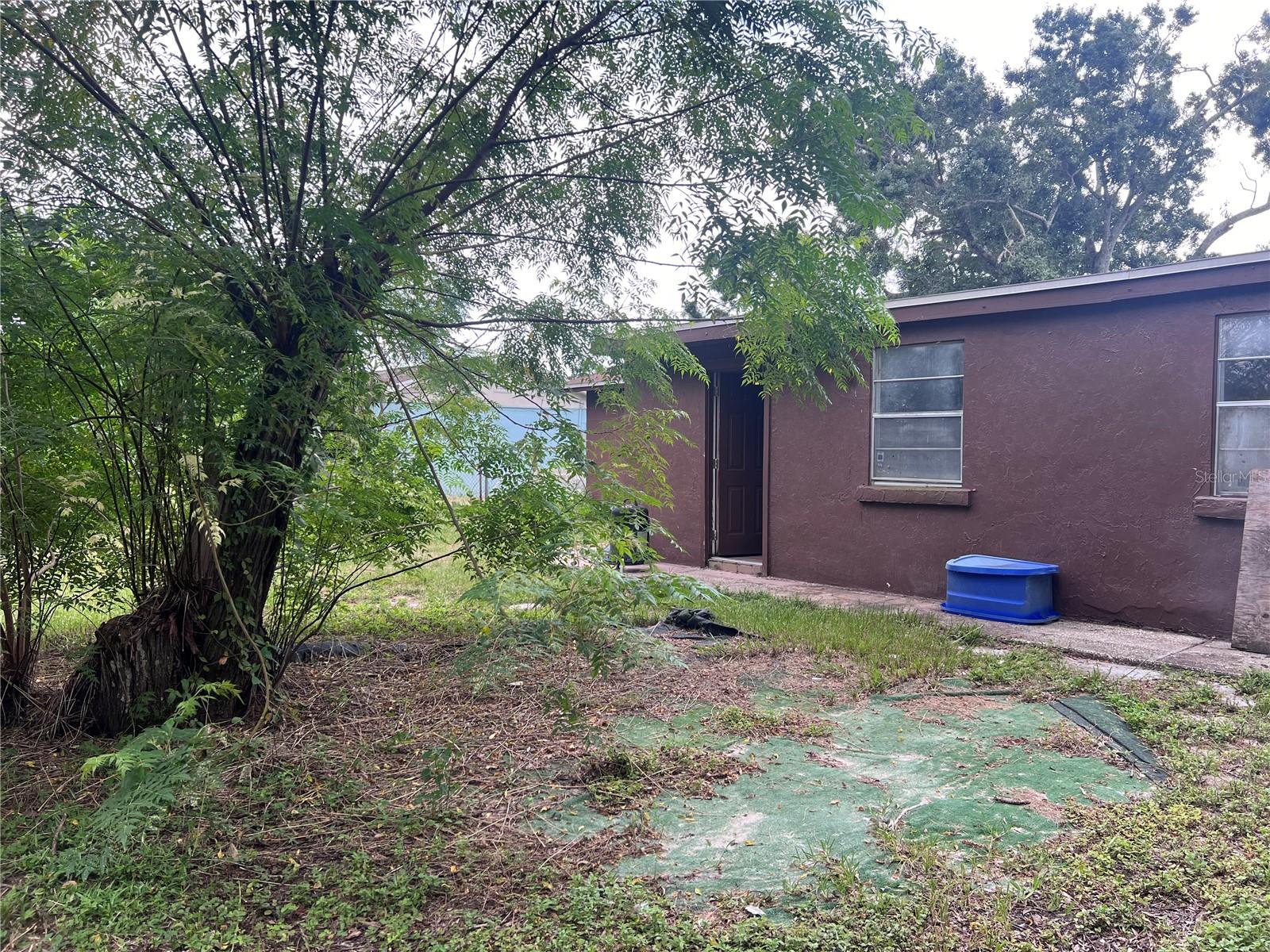 6513 RUNNINGWOODS DR