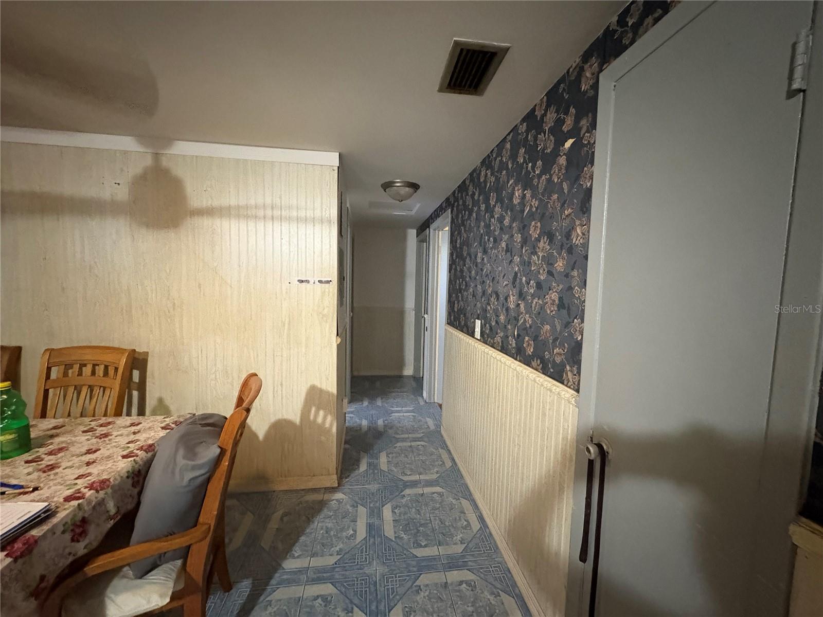 6513 RUNNINGWOODS DR