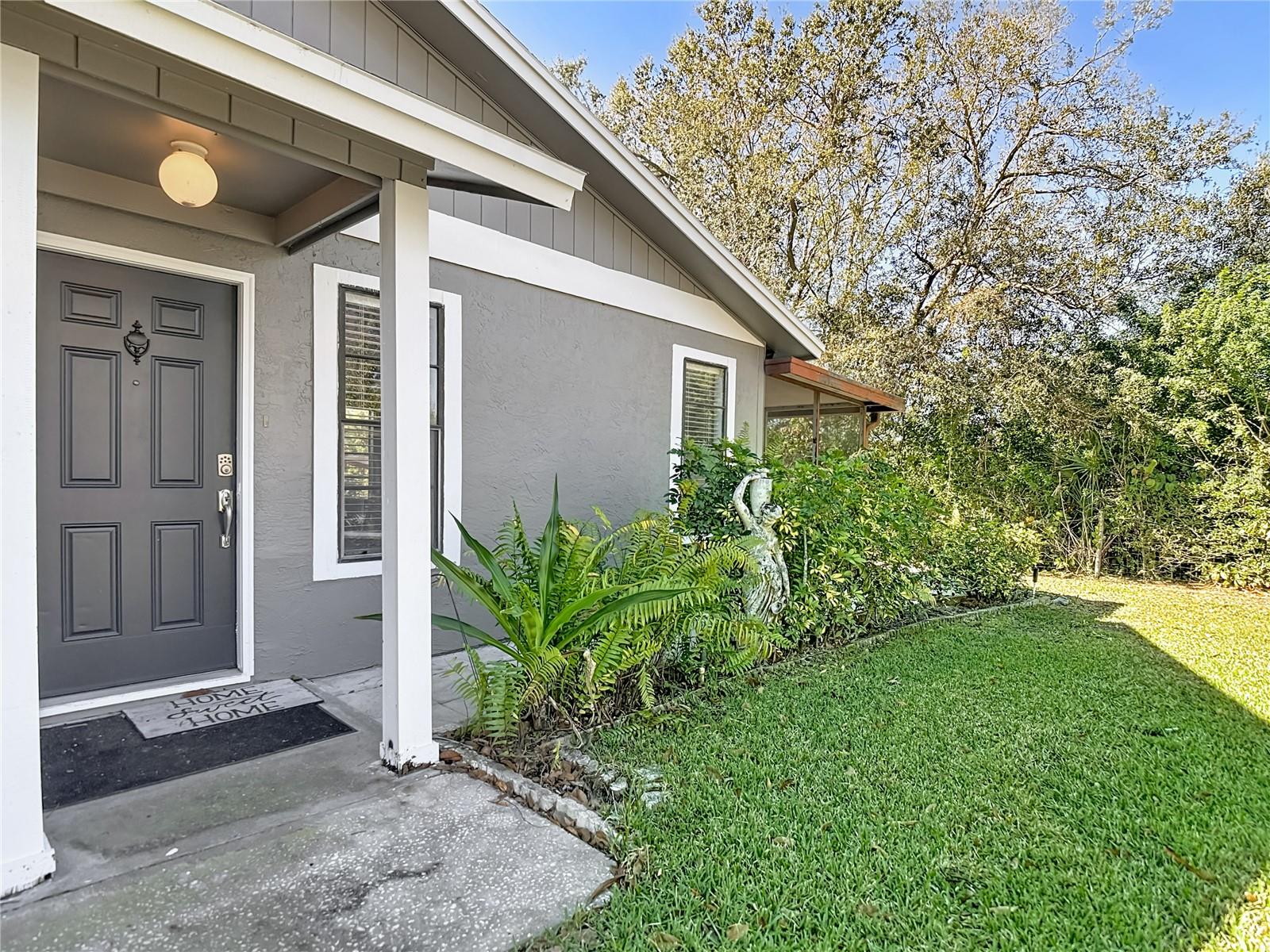 10121 LAKE OAK CIR