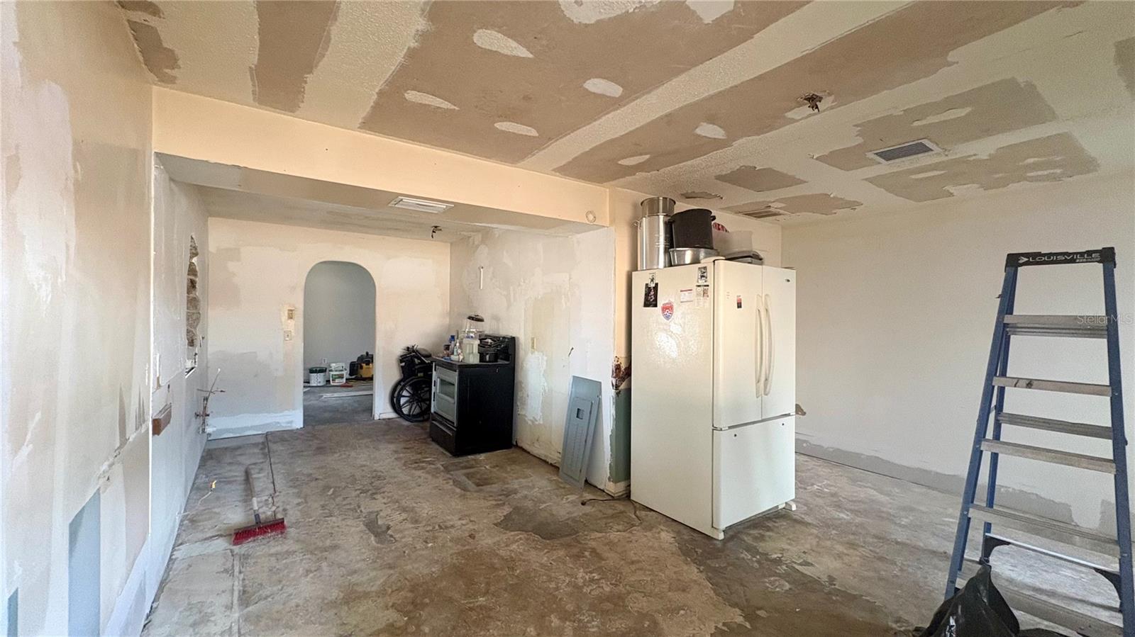 1815 DRIFTWOOD CIR S