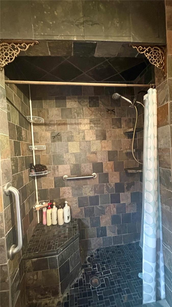 1815 DRIFTWOOD CIR S