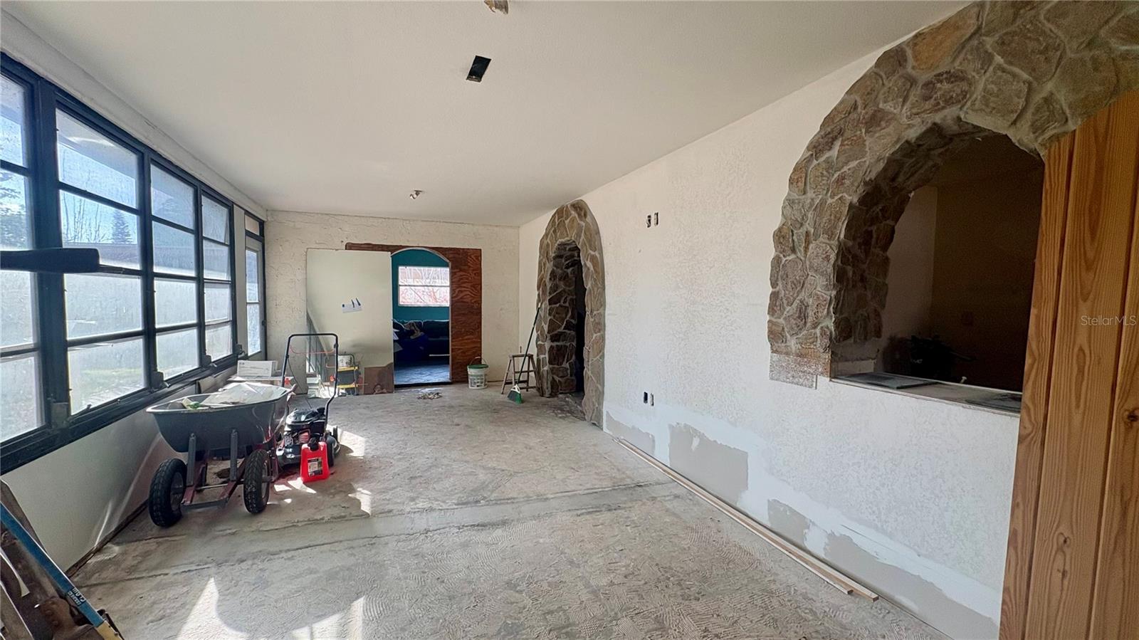 1815 DRIFTWOOD CIR S