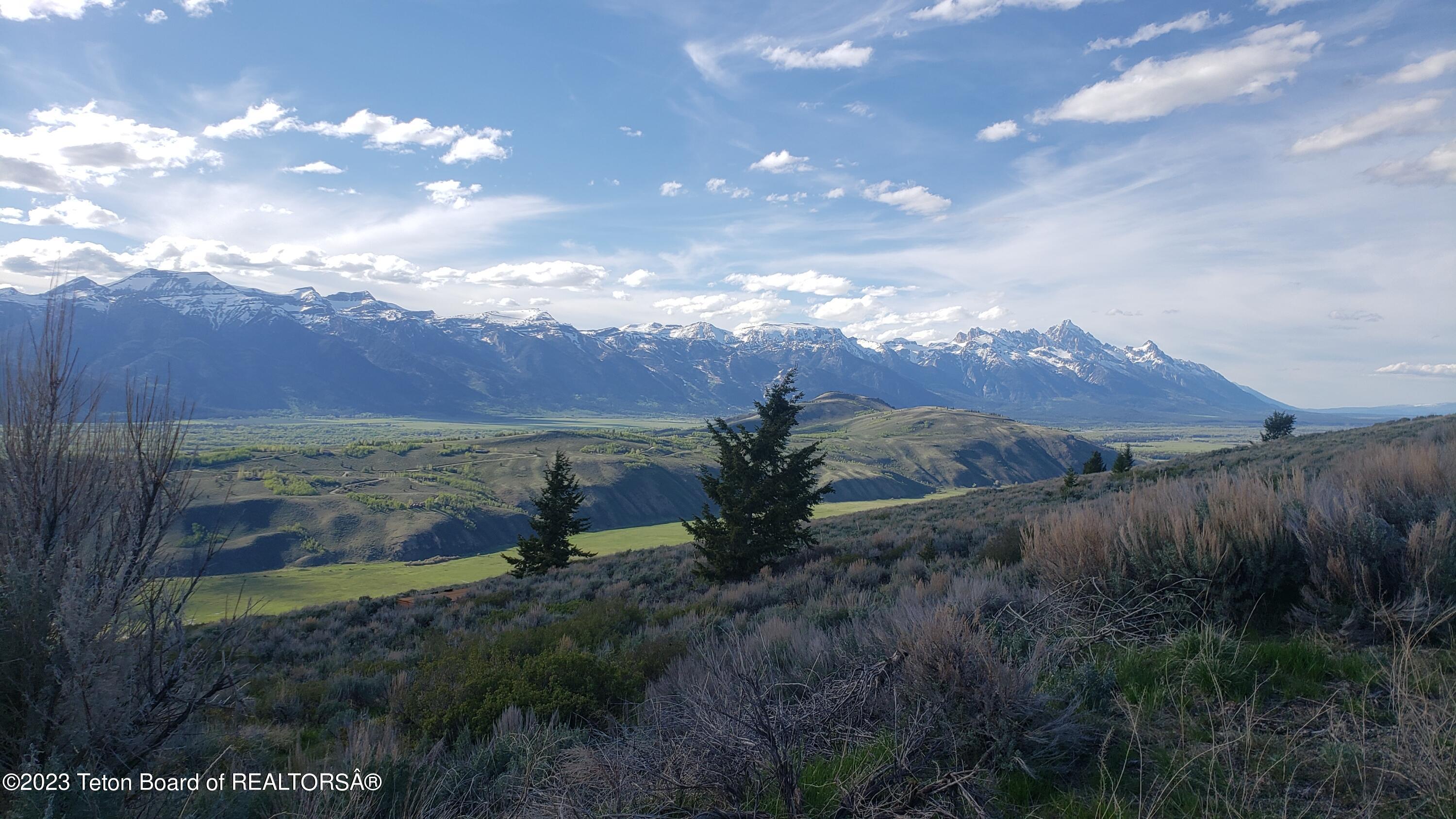 975 W SADDLE BUTTE Drive