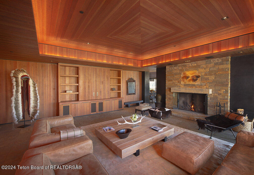 1605 N AMANGANI Drive