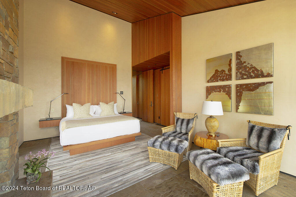 1605 N AMANGANI Drive