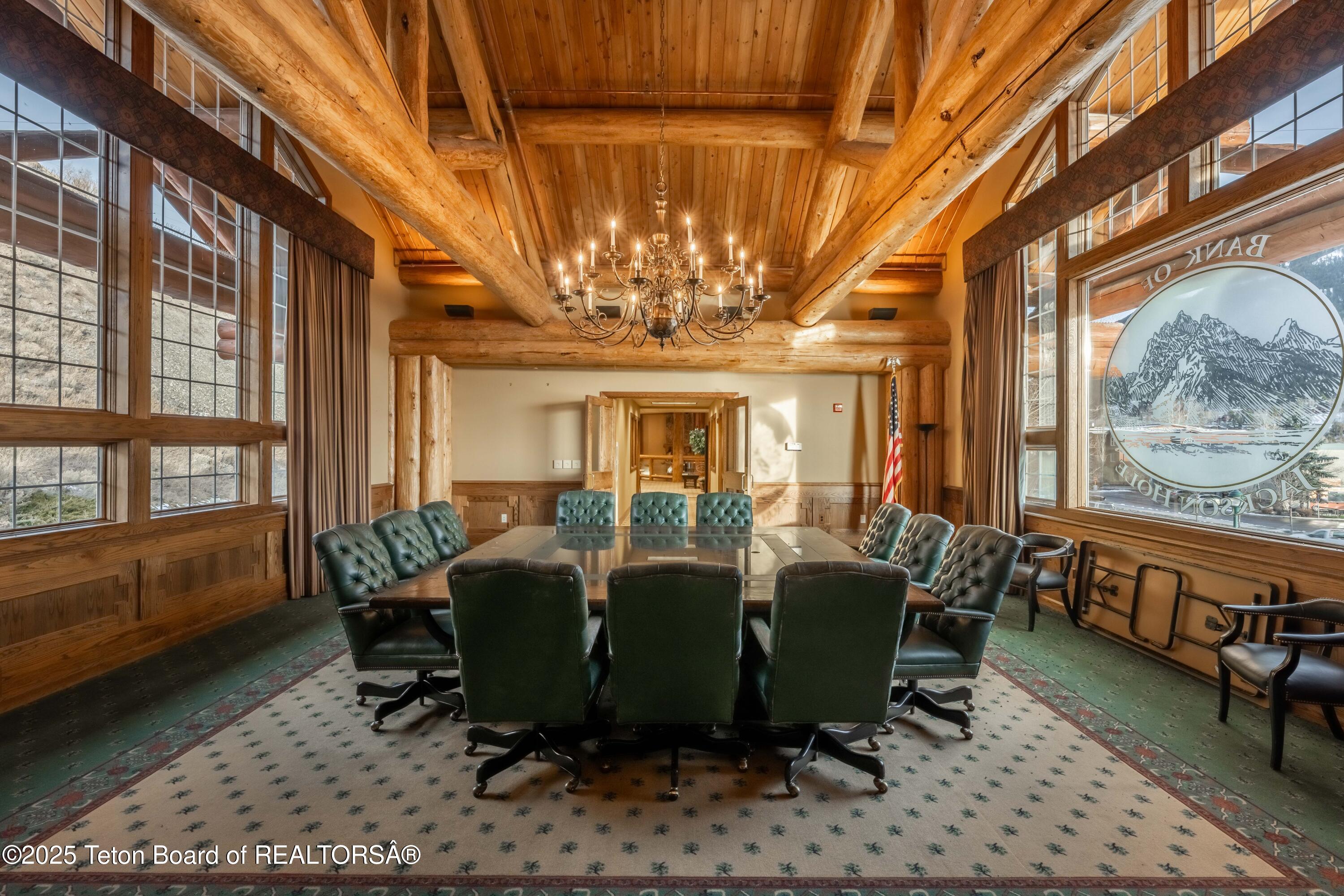 975 W BROADWAY Avenue