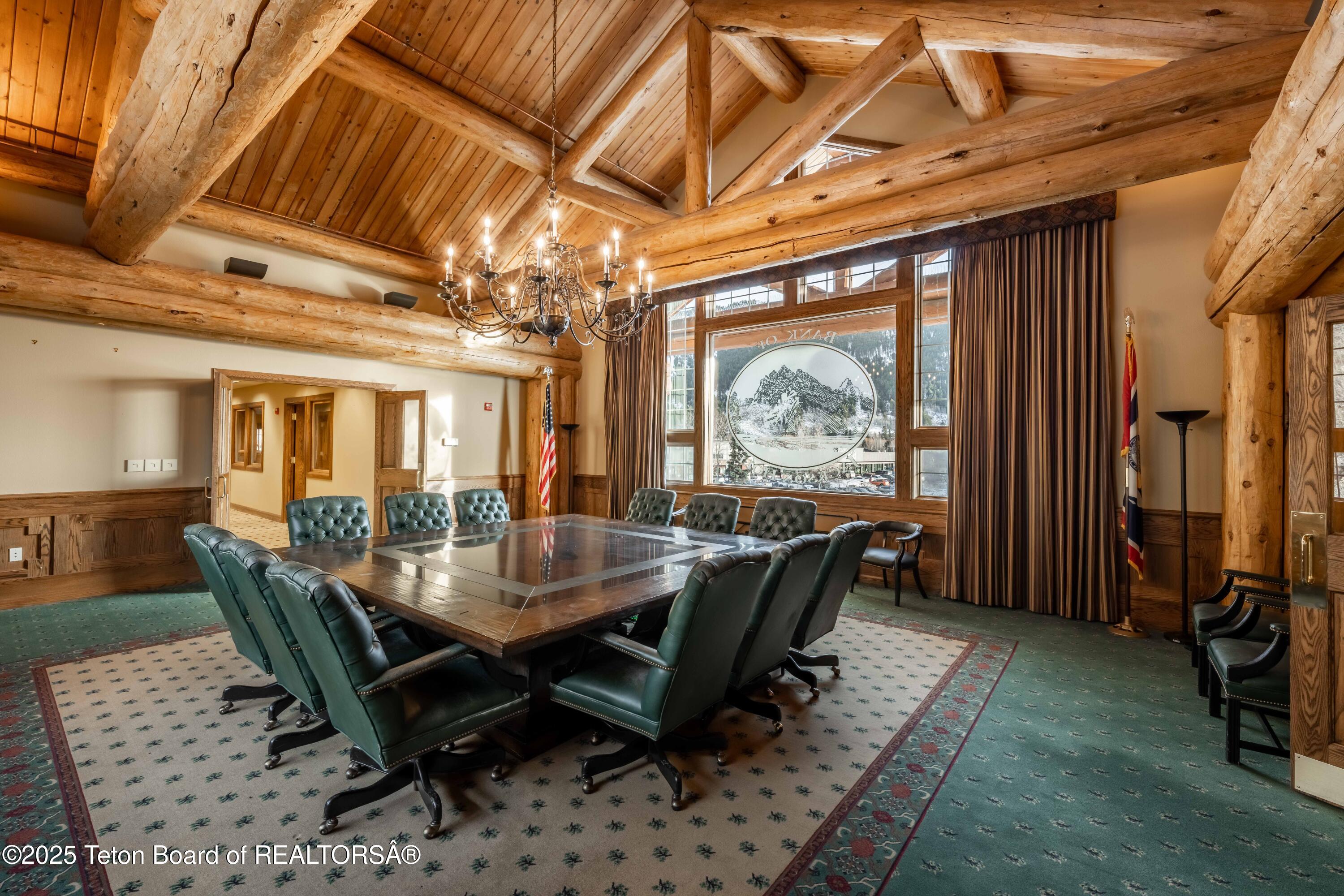 975 W BROADWAY Avenue