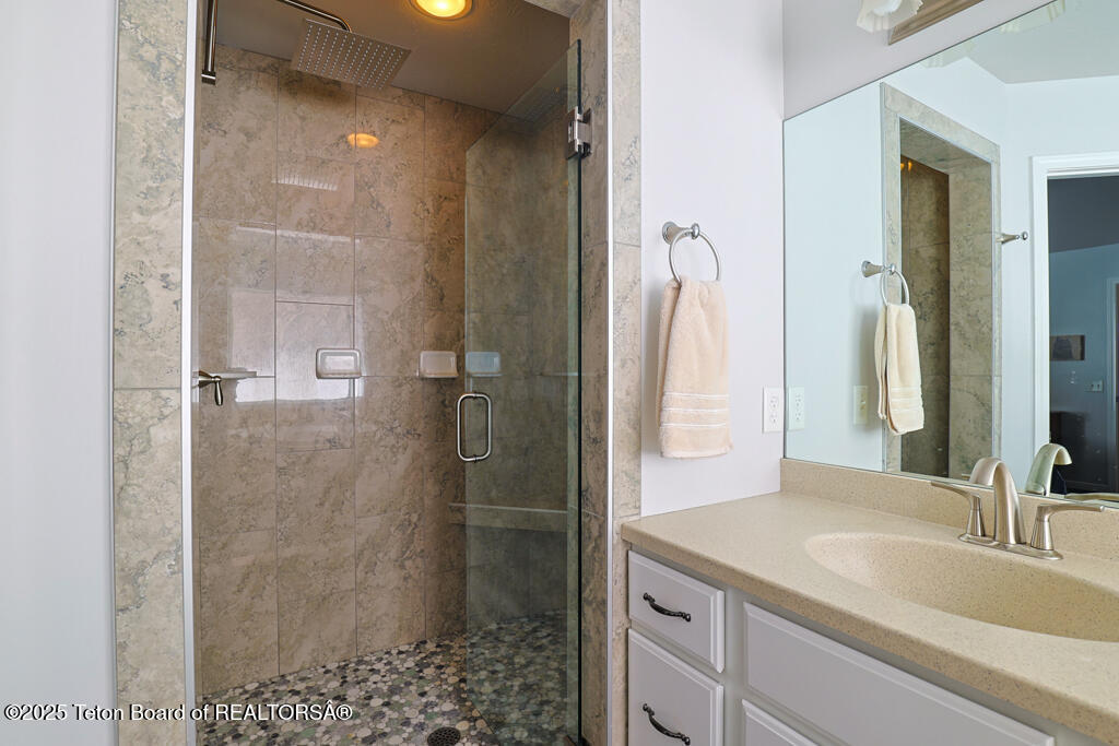 186 FAIRWAY Avenue