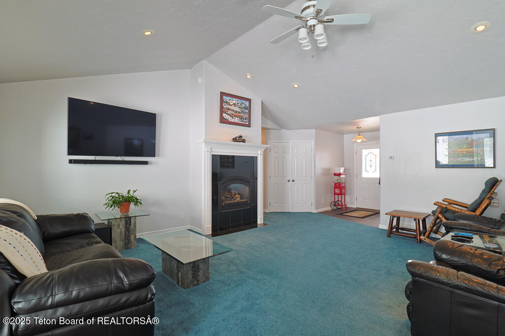 186 FAIRWAY Avenue