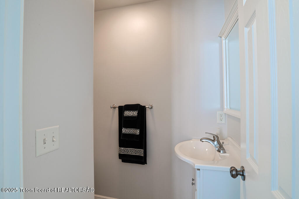 186 FAIRWAY Avenue