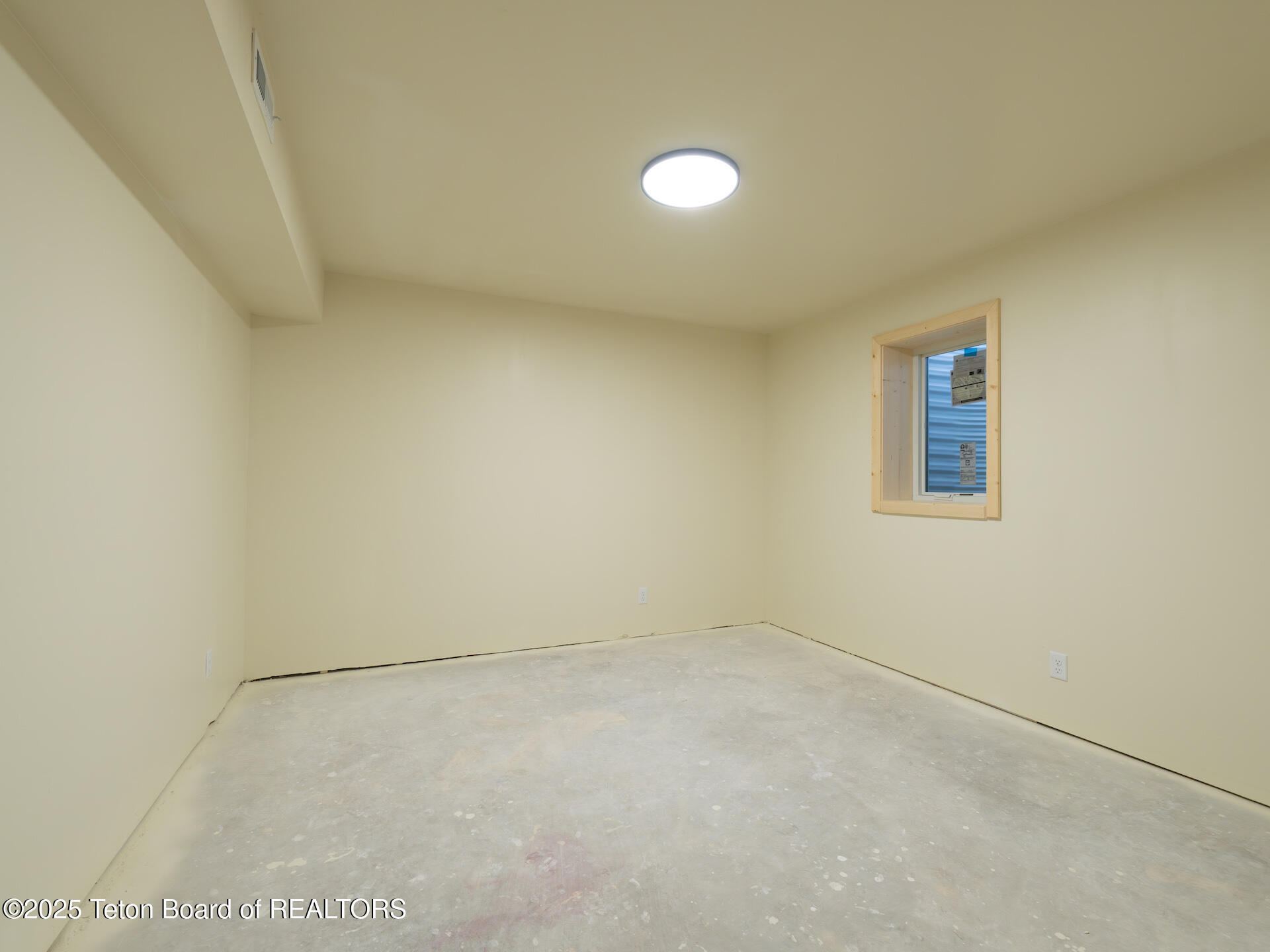 700 E PEARL Avenue