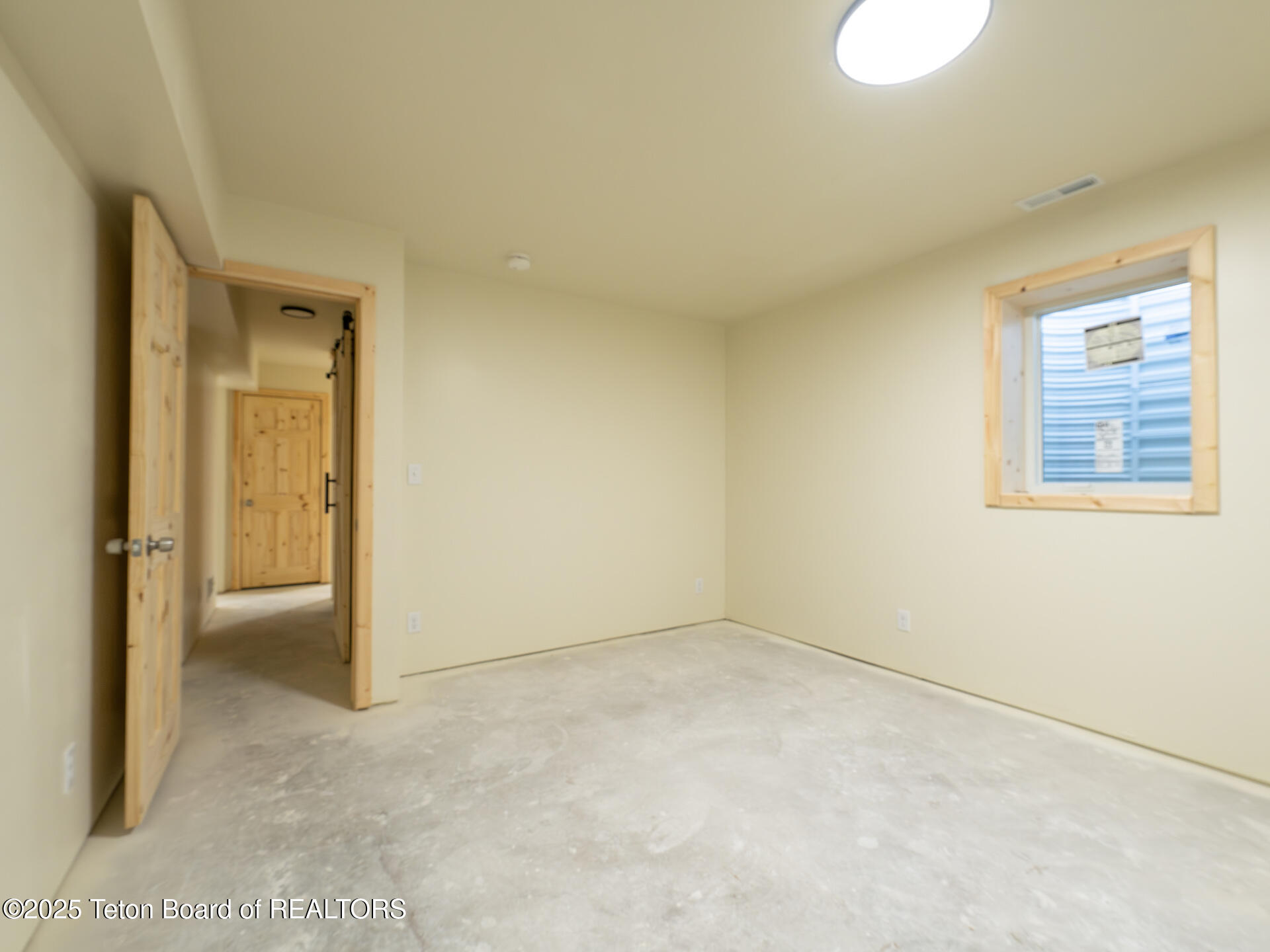 700 E PEARL Avenue