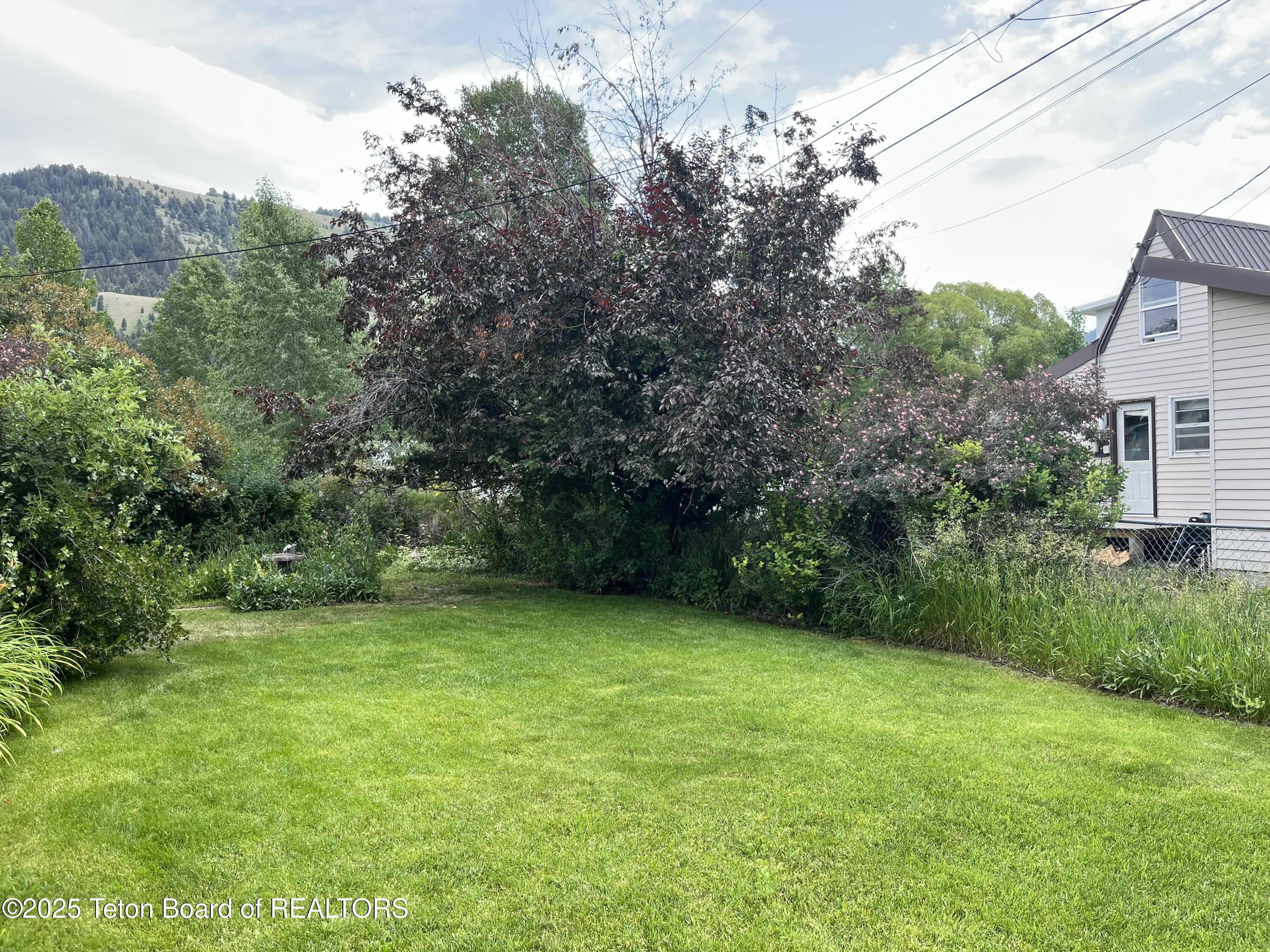 700 E PEARL Avenue