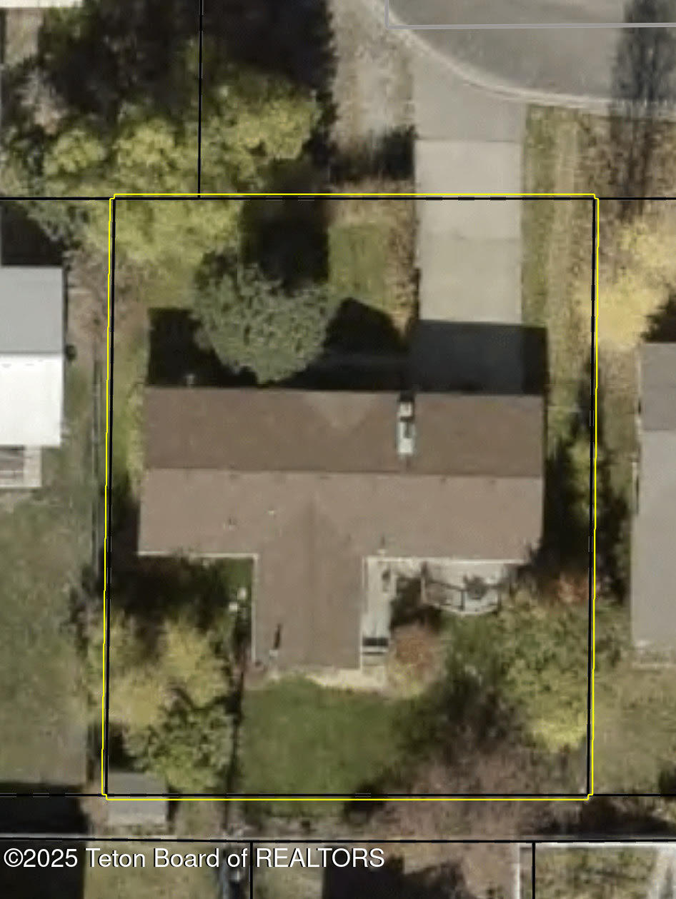 700 E PEARL Avenue