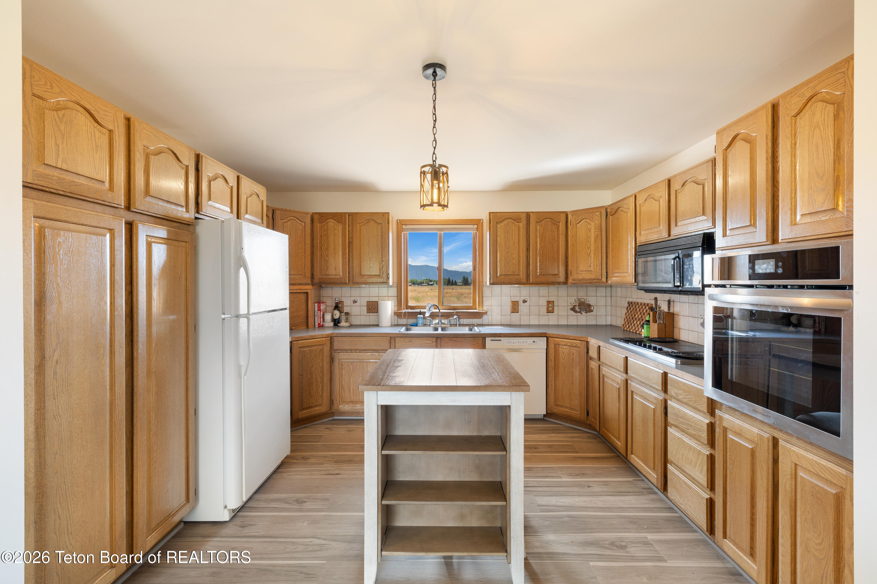 600 PONDEROSA Drive