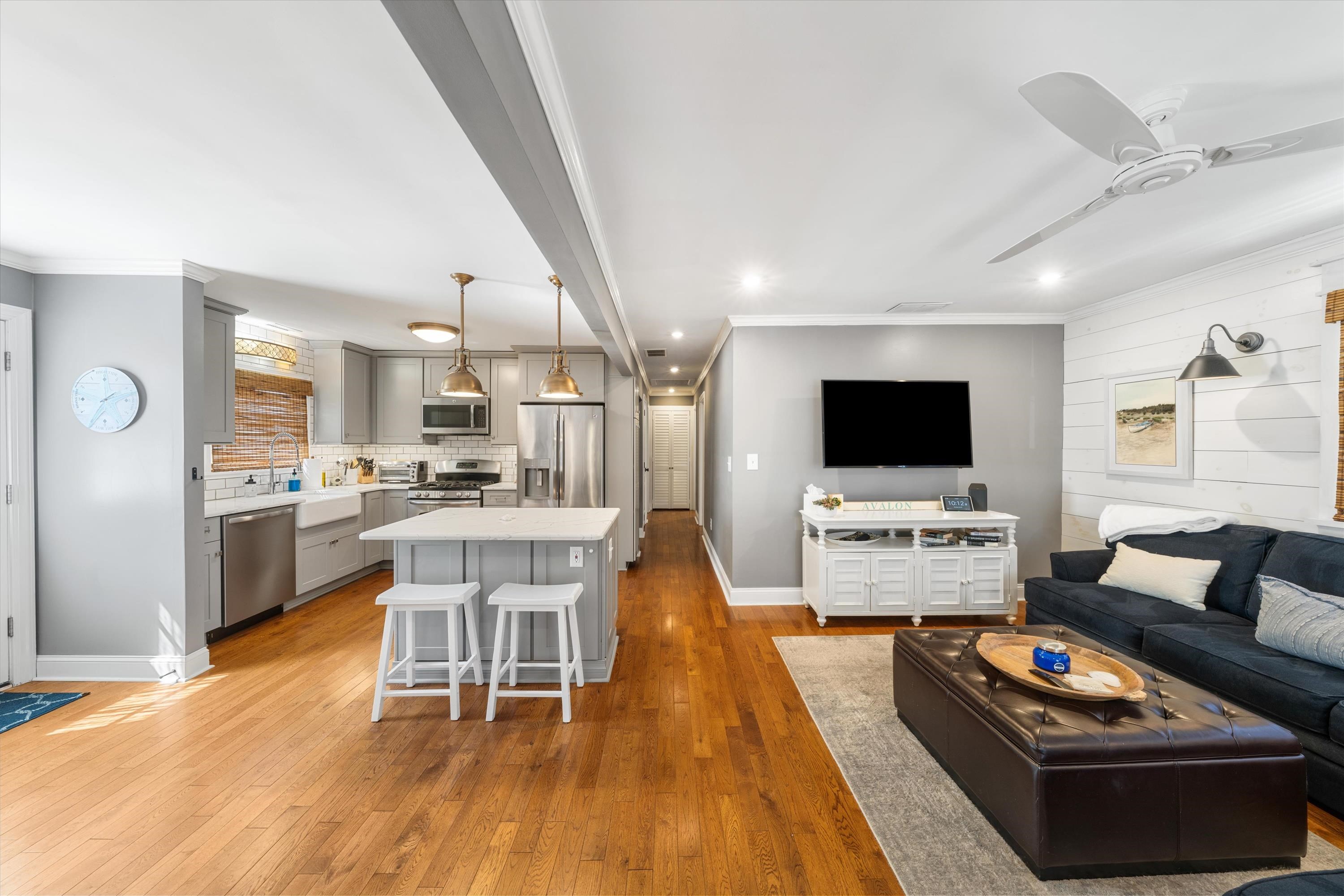 630 21st Street Unit: 2nd Floor