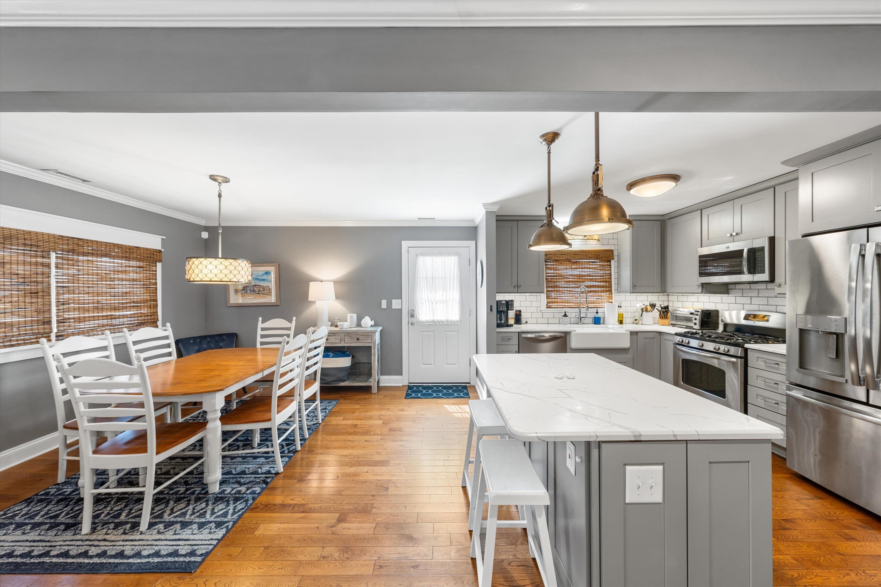 630 21st Street Unit: 2nd Floor