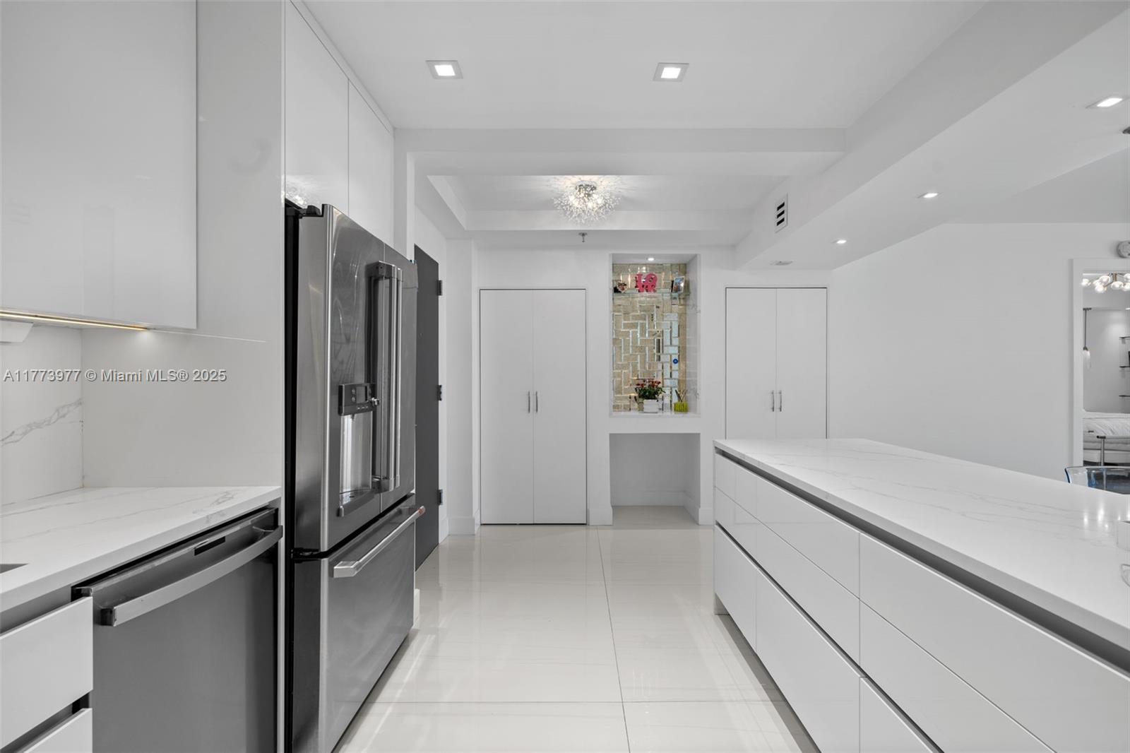 9455 Collins Ave # 703