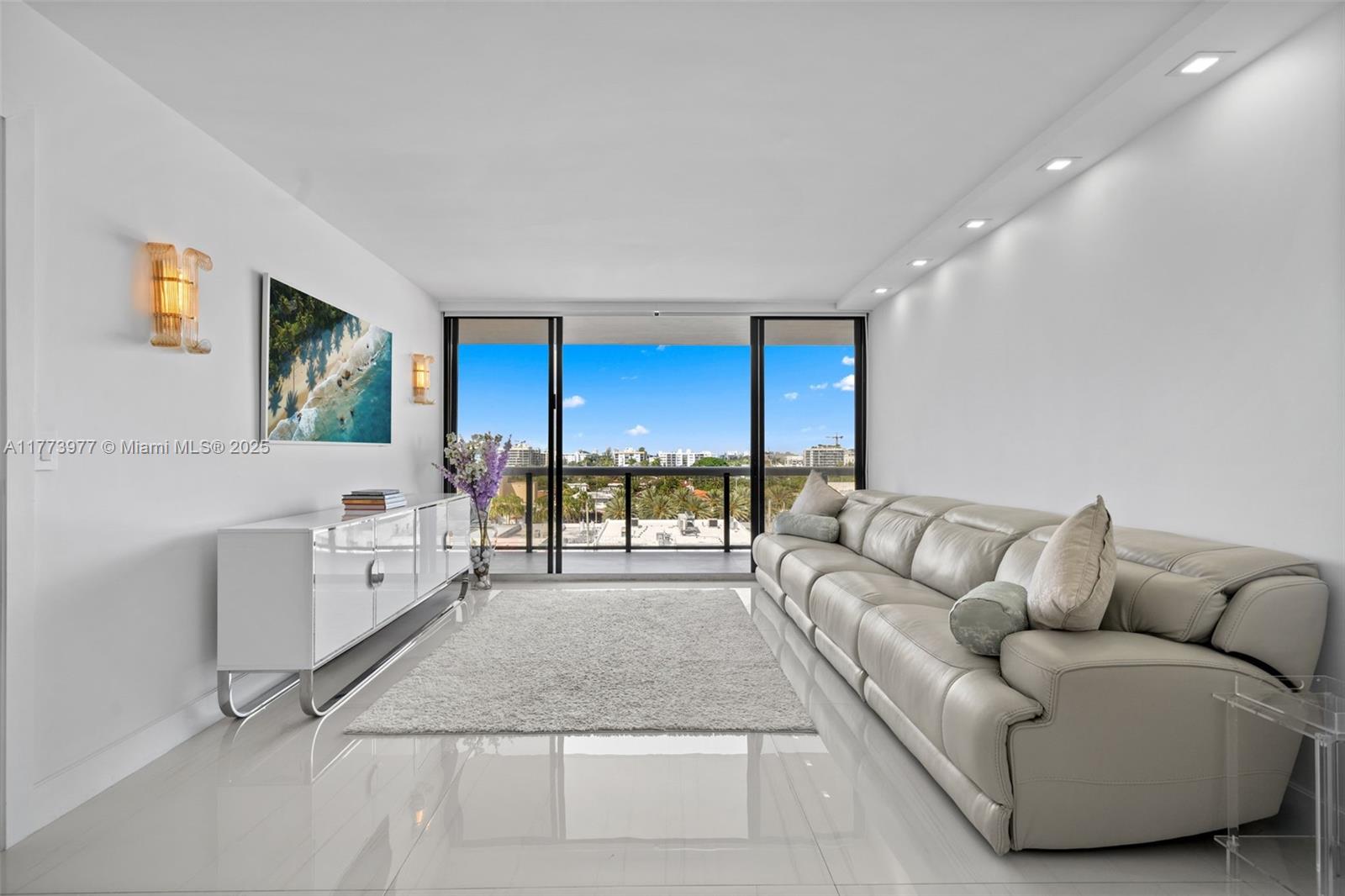 9455 Collins Ave # 703