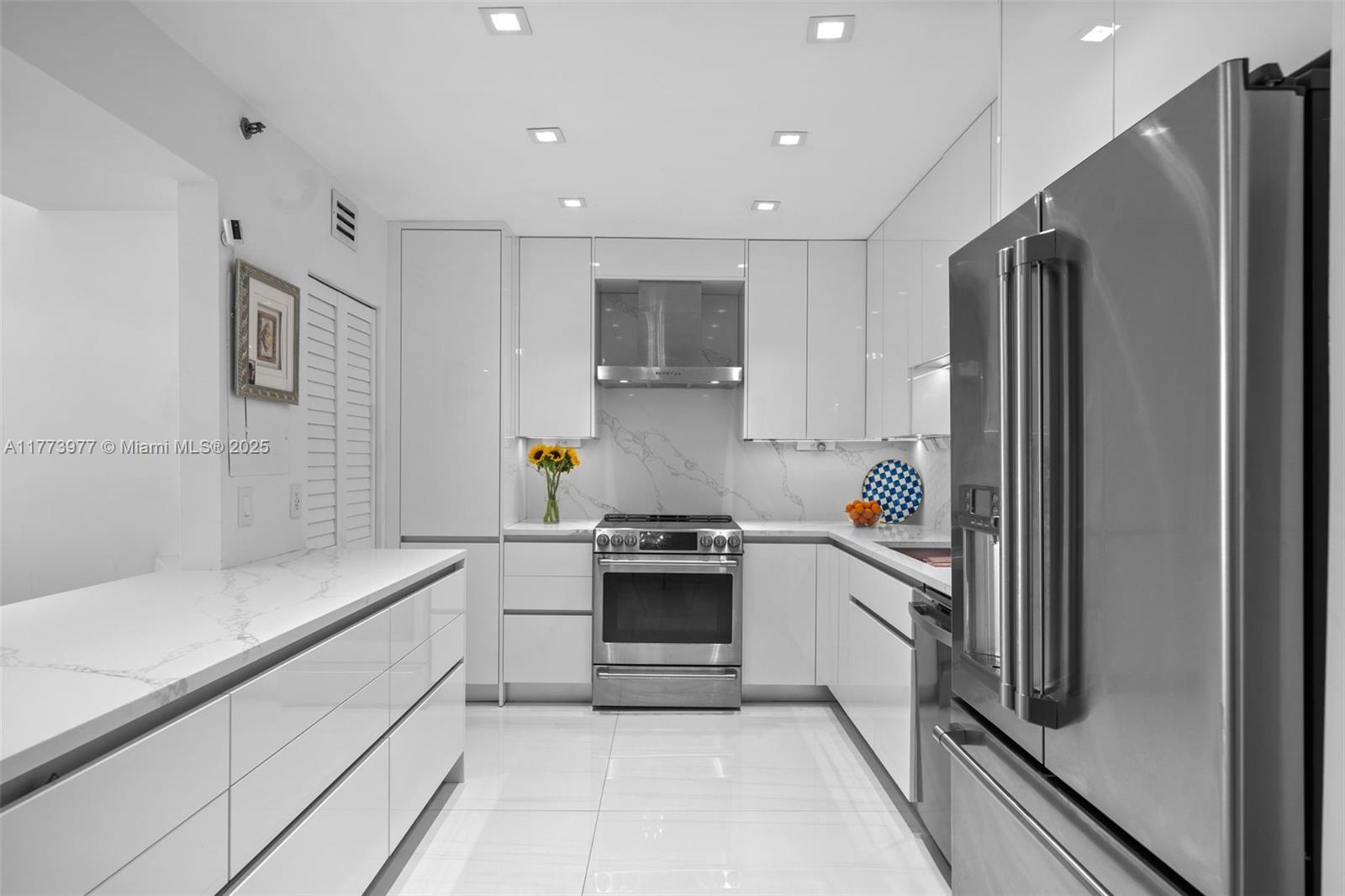 9455 Collins Ave # 703