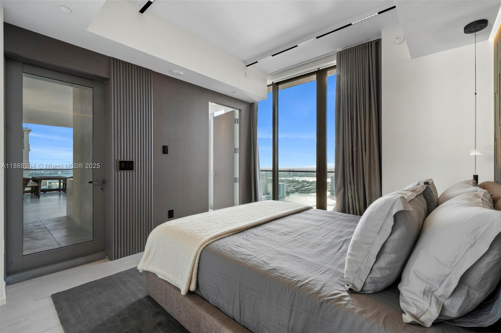 17975 Collins Ave # 4601 Unit: N-4601