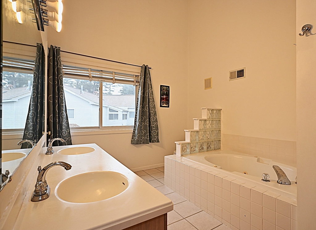 429 Captain Eames Cir # 429