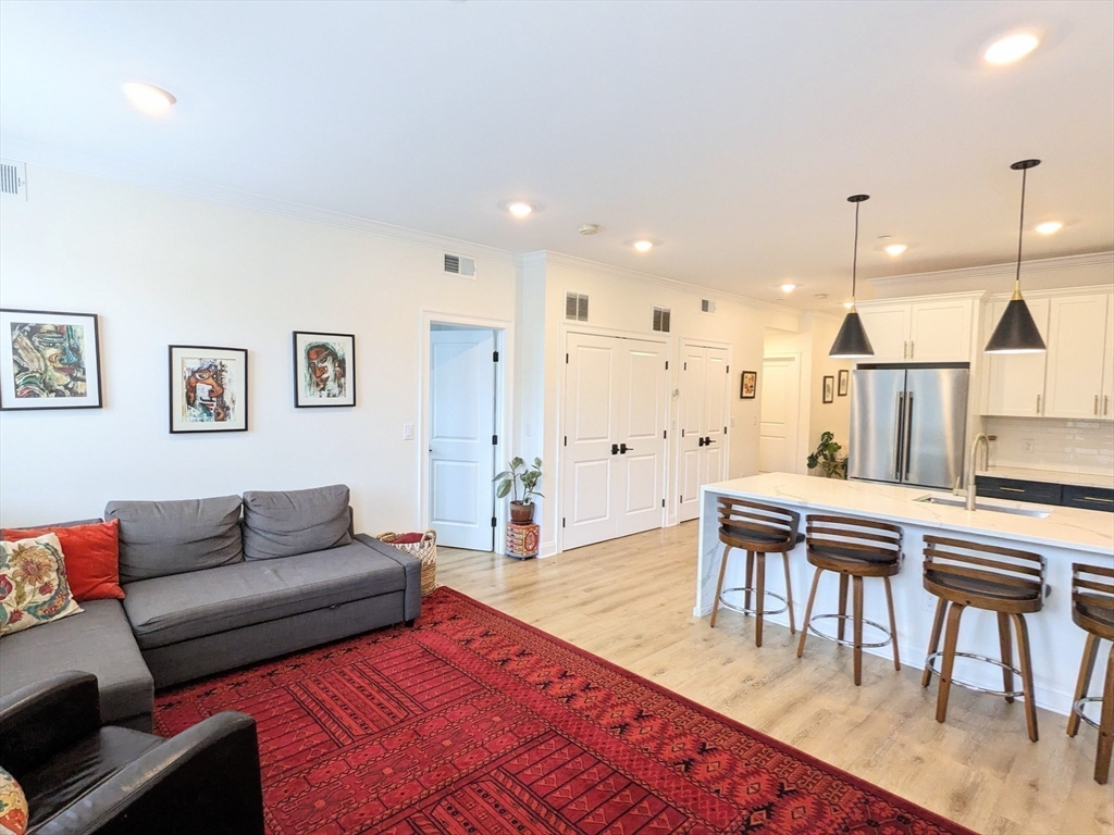 4281 Washington St # 4C