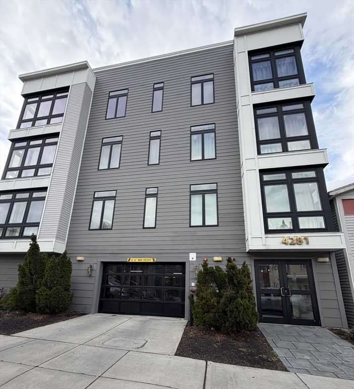 4281 Washington St # 4C