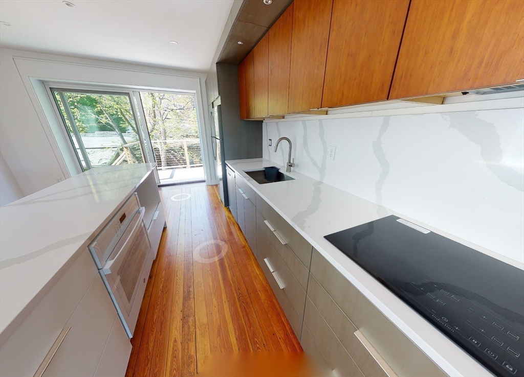 15 Colbourne Crescent # 3