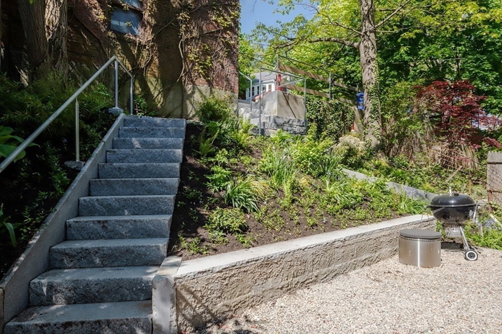 15 Colbourne Crescent # 3