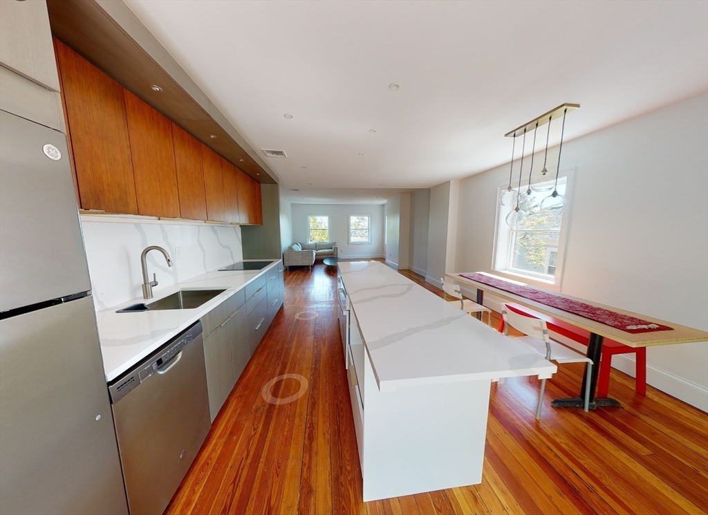 15 Colbourne Crescent # 3