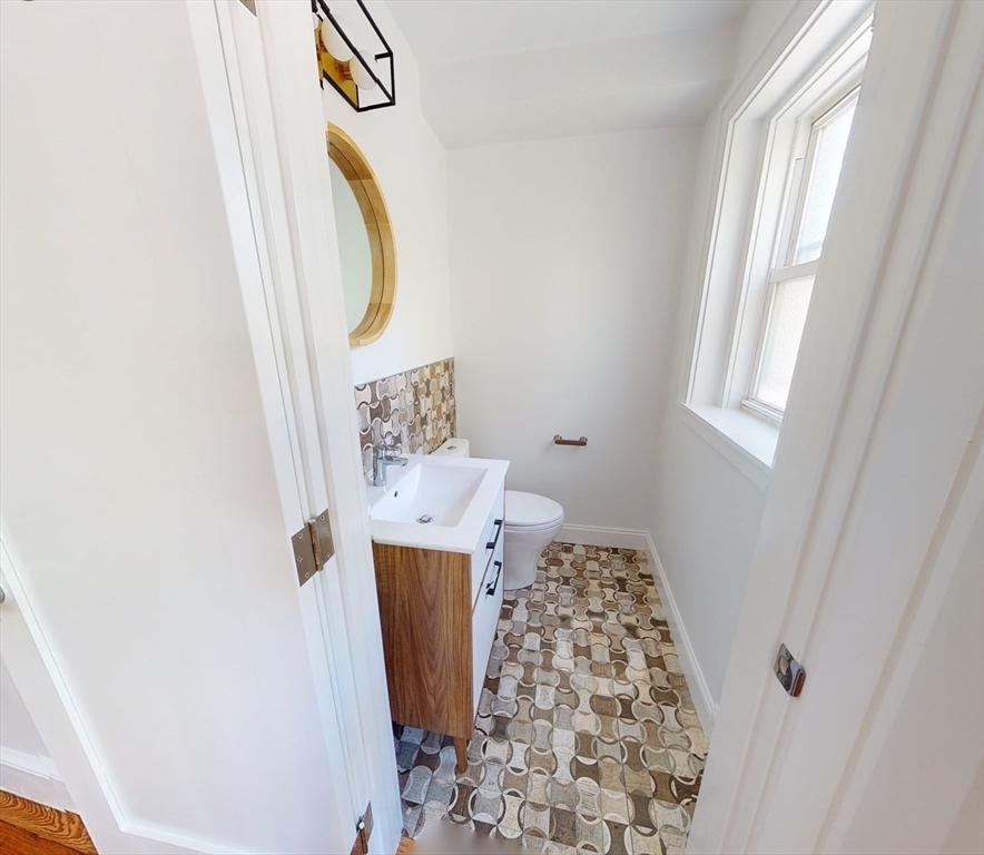 15 Colbourne Crescent # 3