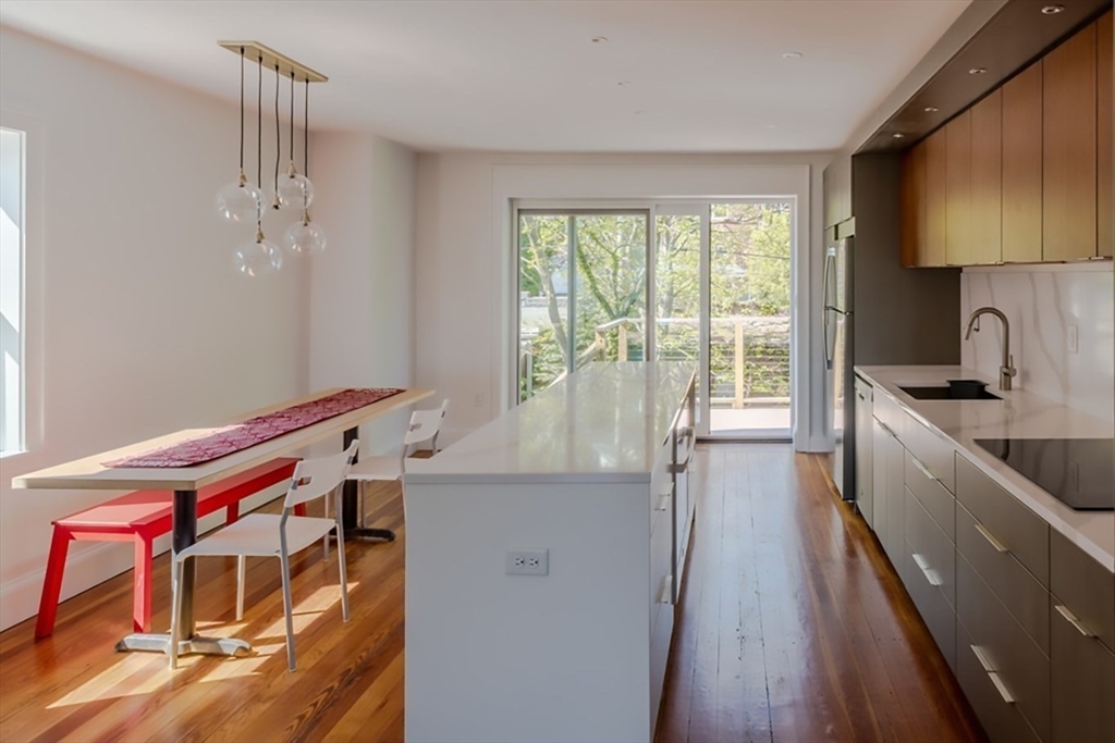15 Colbourne Crescent # 3