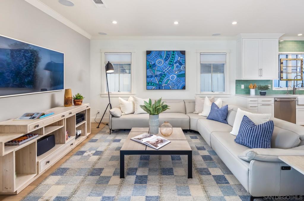 237 La Mesa