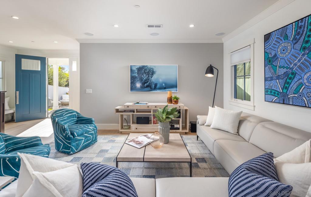 237 La Mesa