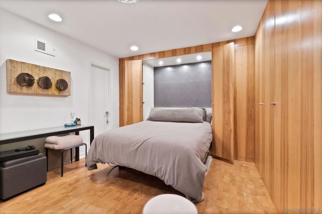 992 Calle Santa Cruz