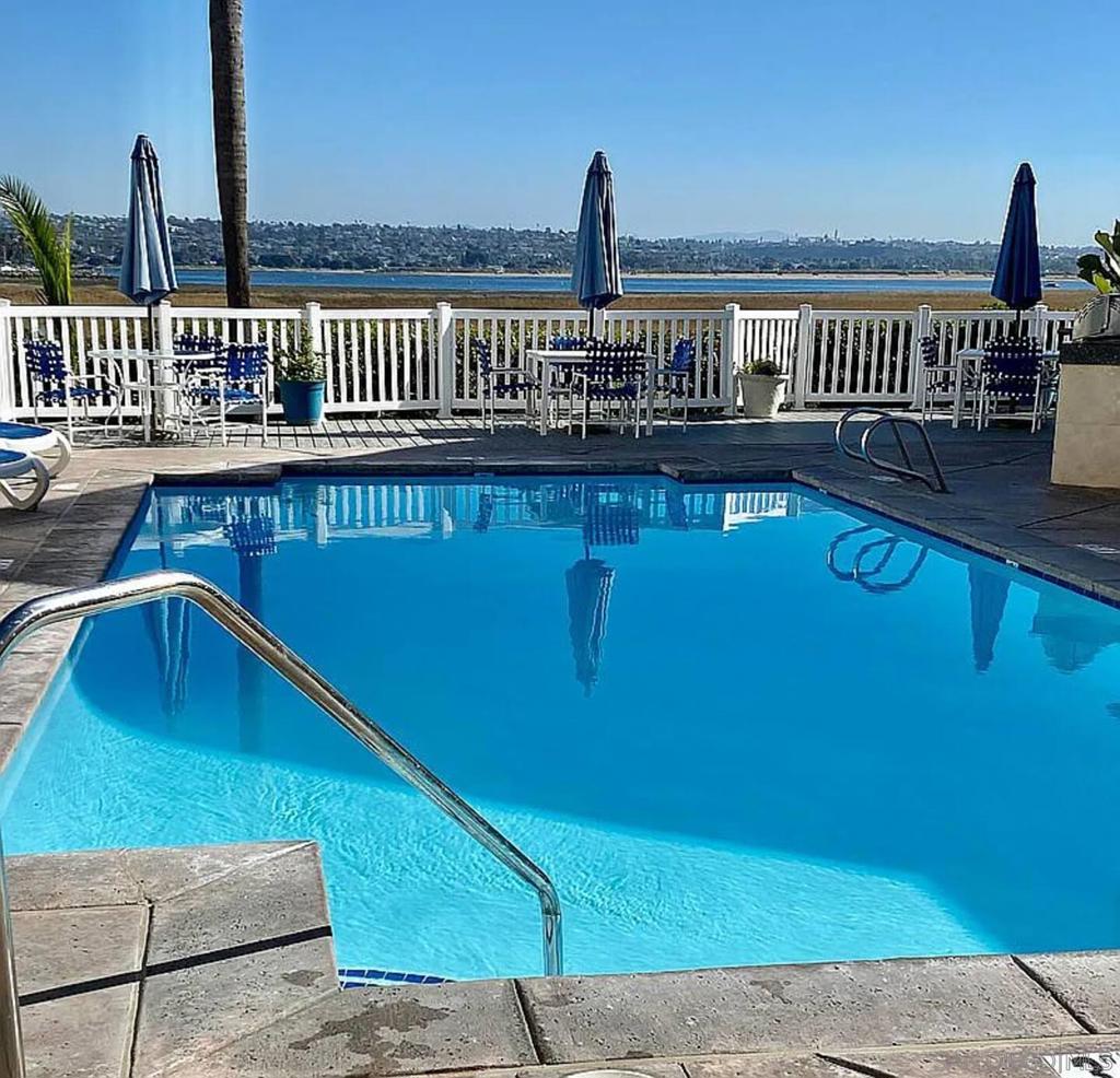 4009 Crown Point Dr 10