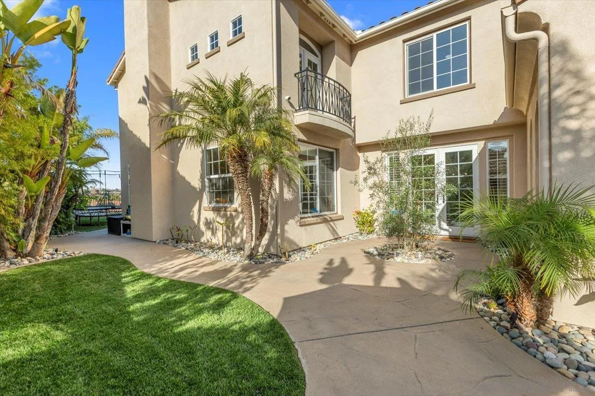 3224 Avenida La Cima