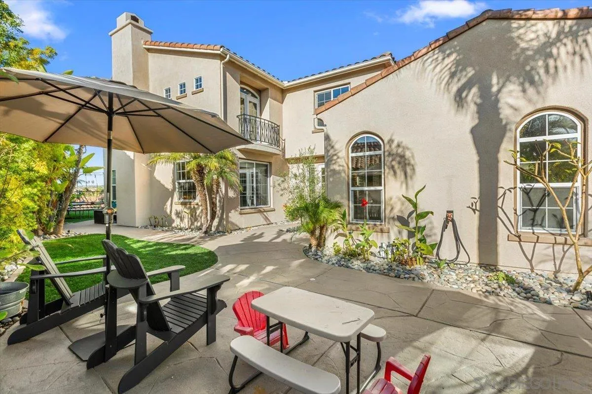 3224 Avenida La Cima