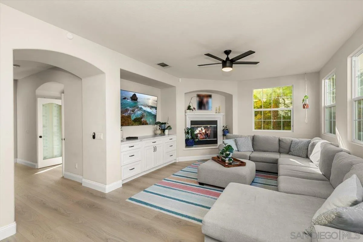 3224 Avenida La Cima