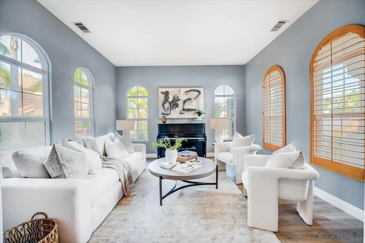 3272 Avenida La Cima