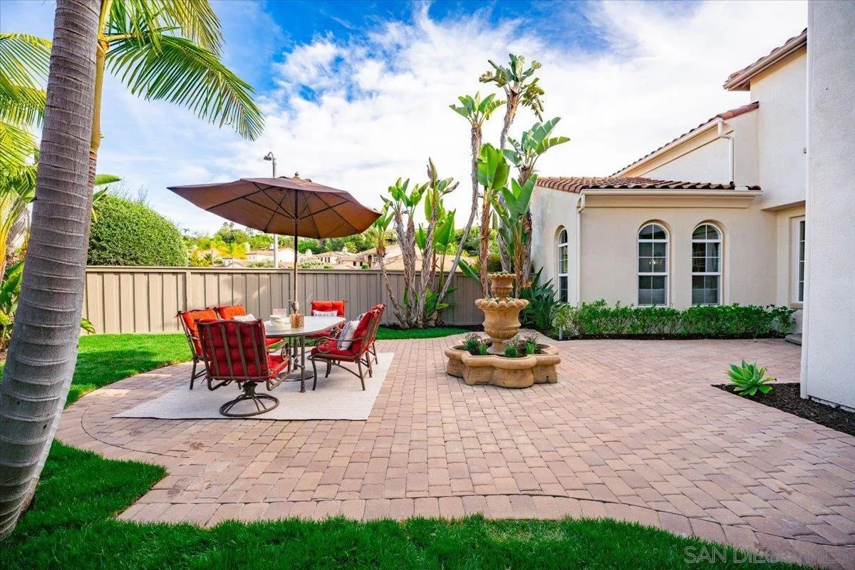 3272 Avenida La Cima