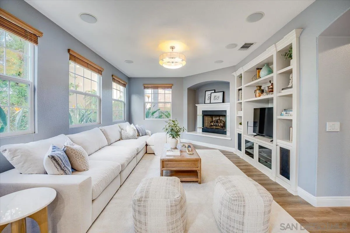 3272 Avenida La Cima