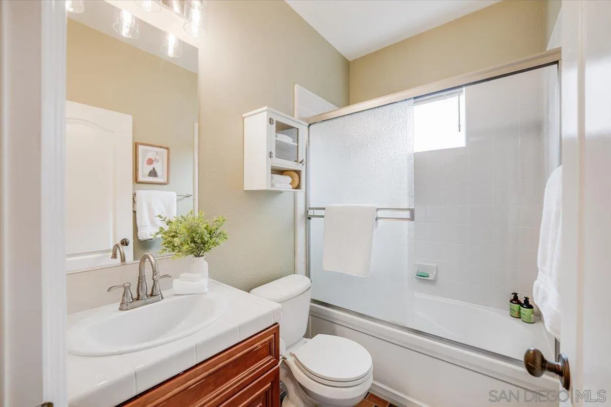 3272 Avenida La Cima