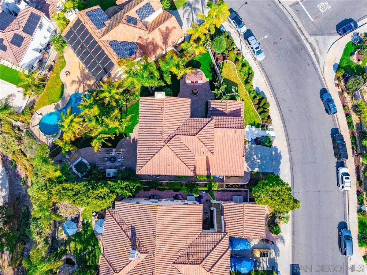 3272 Avenida La Cima