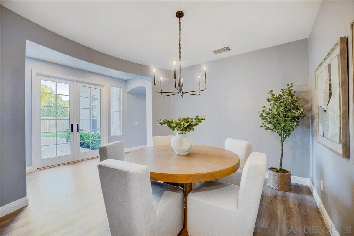 3272 Avenida La Cima